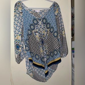 Free 2 Luv Woman's blouse size 2X vneck 3/4 sleeves floral